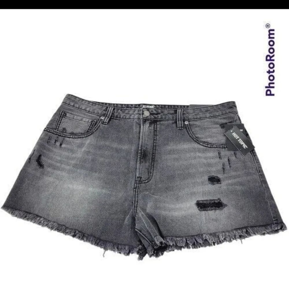 * HT DENIM vintage cut-off shorts womens jr. Size 17aproxx measurments 36" wai